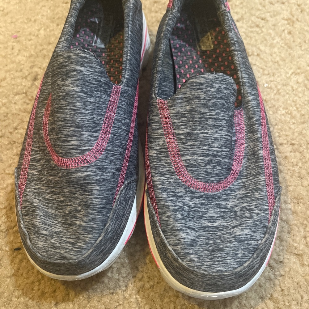 Skechers womens size 9 tennis shoe